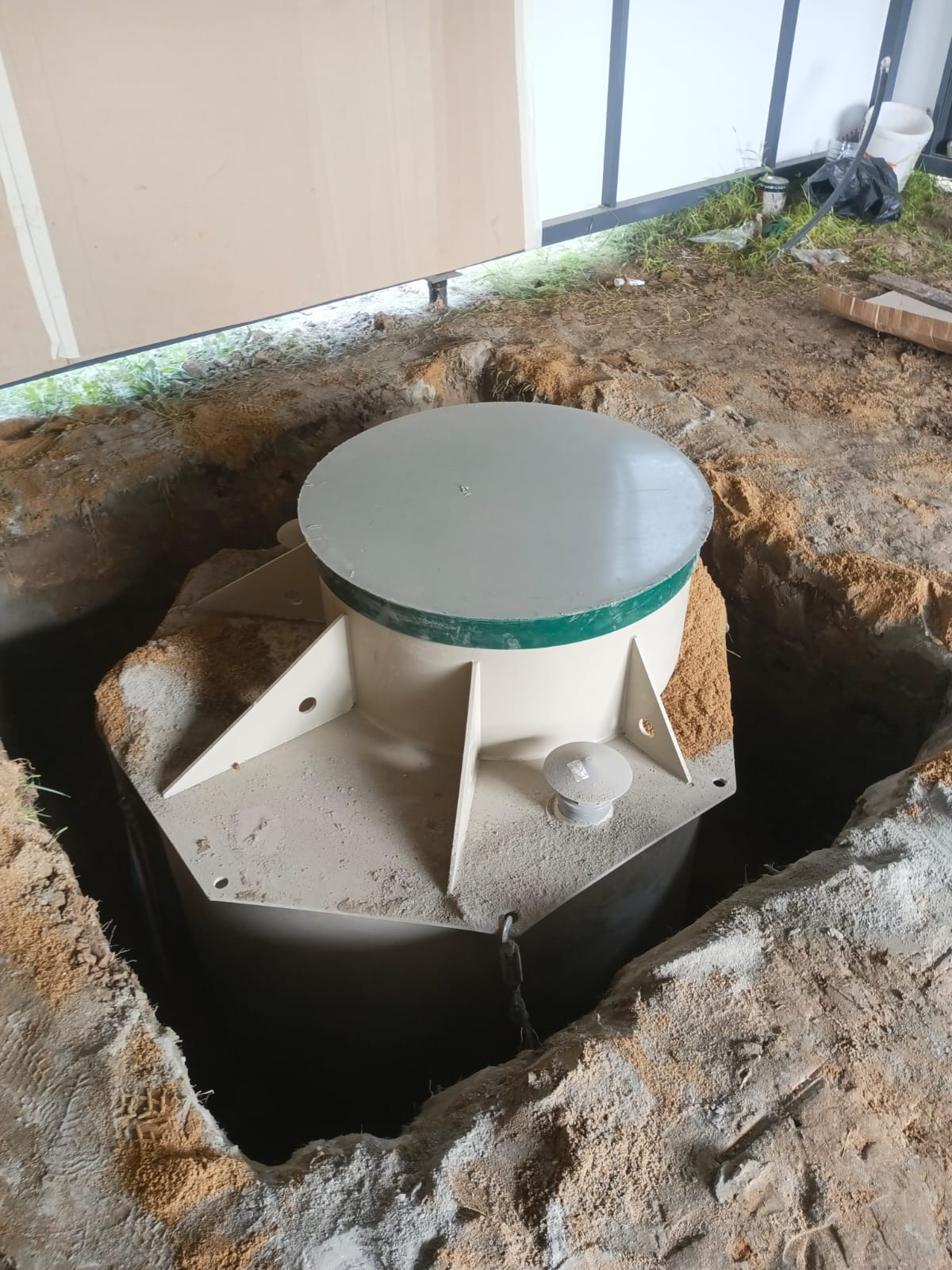 Монтаж погреба-кессона